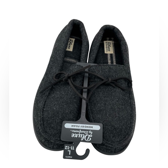 **CLEARANCE** DLUXE by DEARFOAMS - Men’s Slippers. - Picture 5 of 9